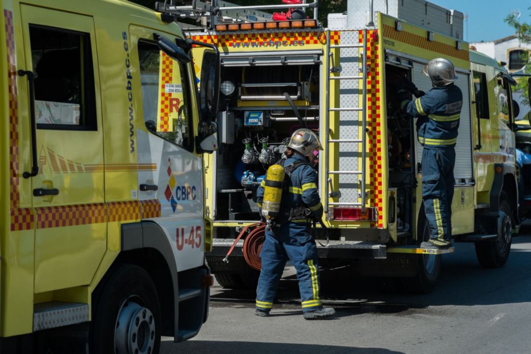 Bomberos durante una actuación