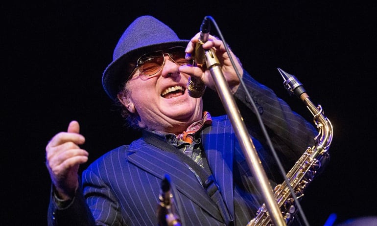 Van Morrison durante una actuación en 2015