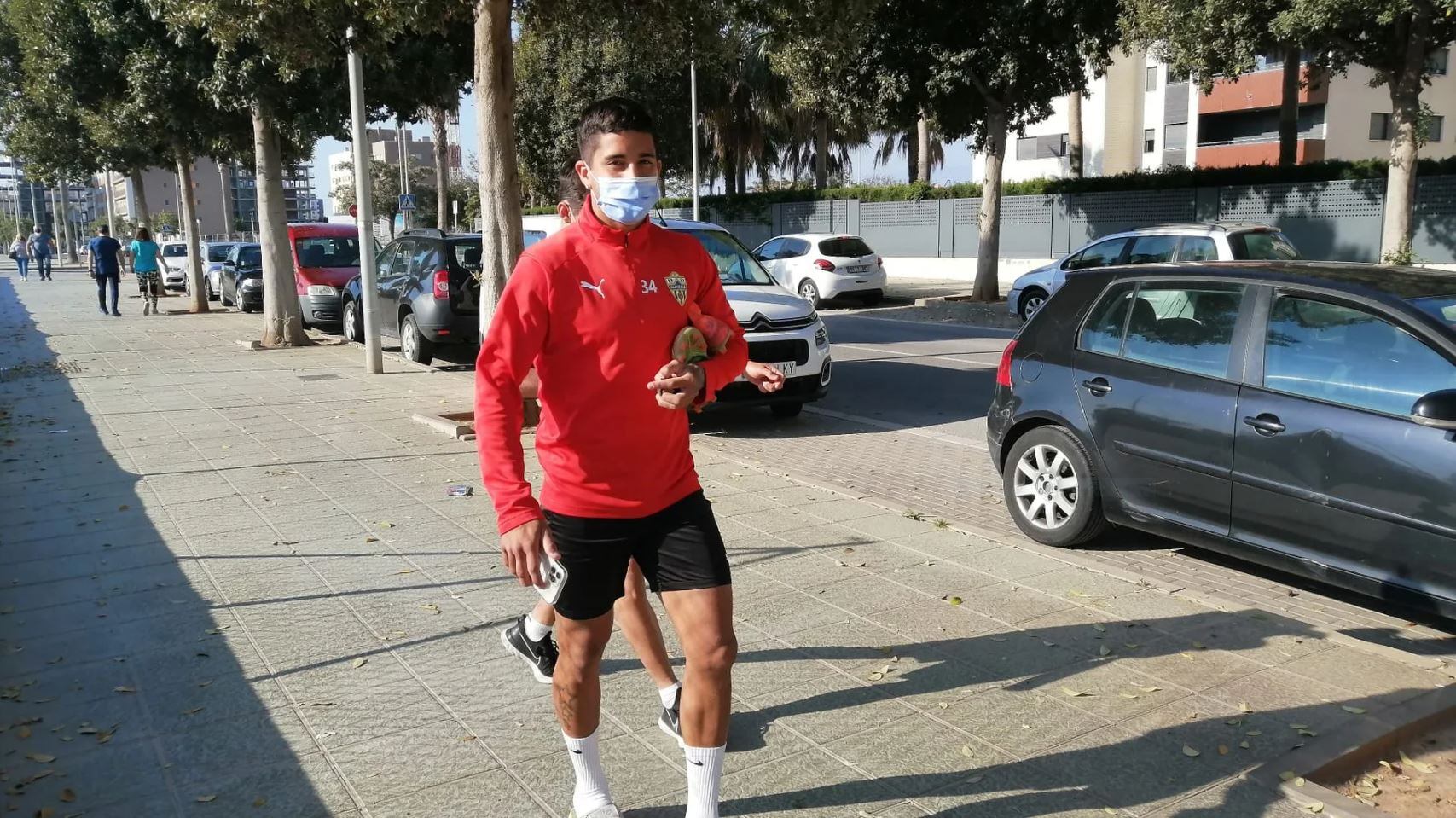 Cristian Olivera llegando al campo de La Vega de Acá.