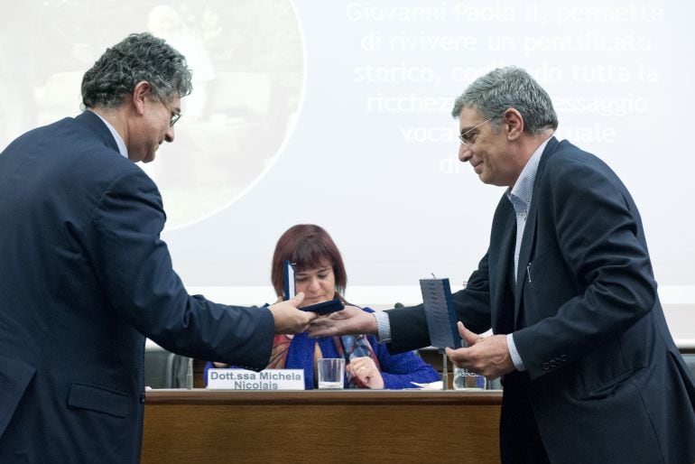 Joan Solés recibiendo el premio De Carli