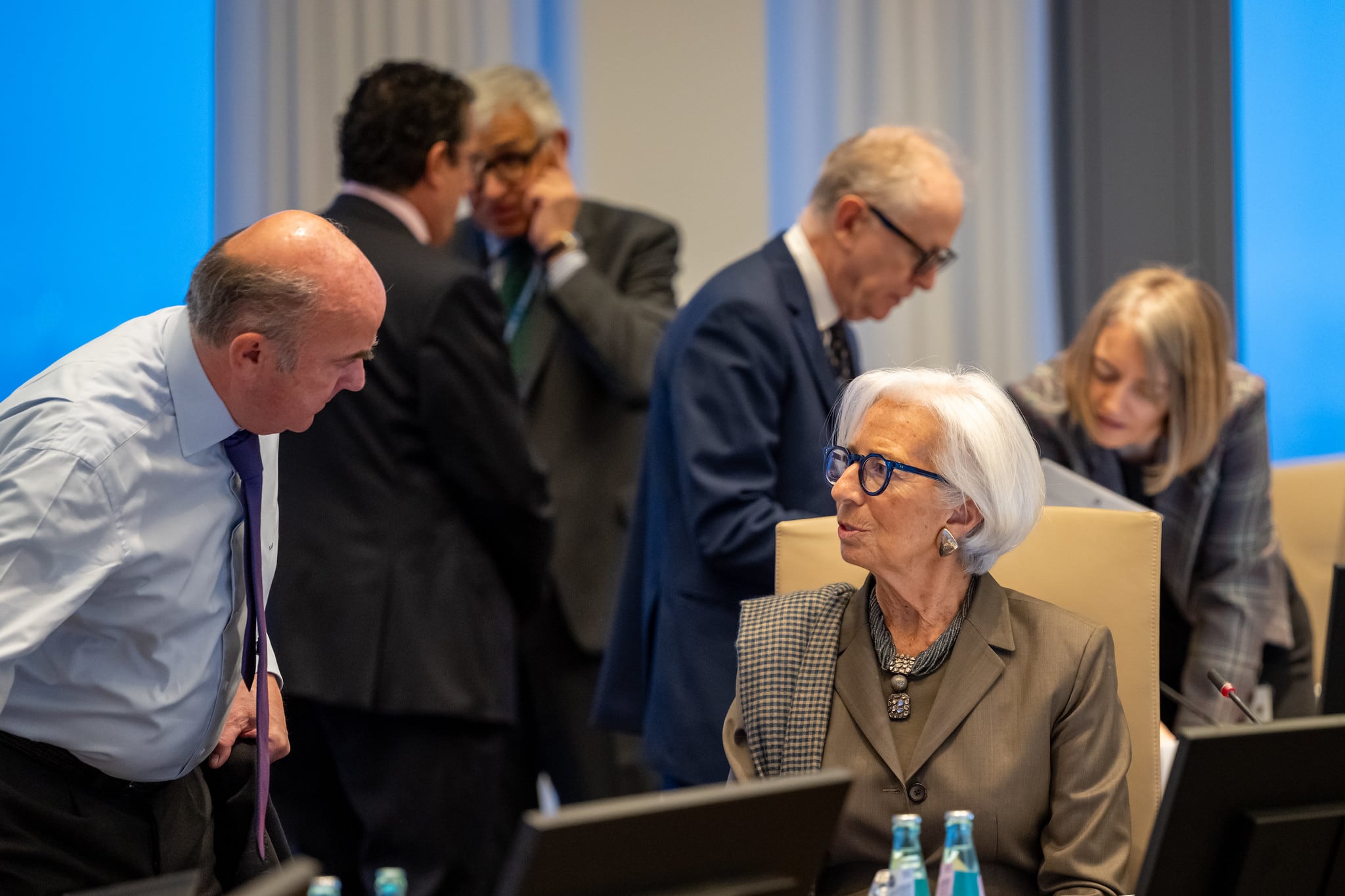 La presidenta del BCE, Christine Lagarde, y el vicepresidente, Luis de Guindos, durante la última reunión del consejo de gobierno del BCE