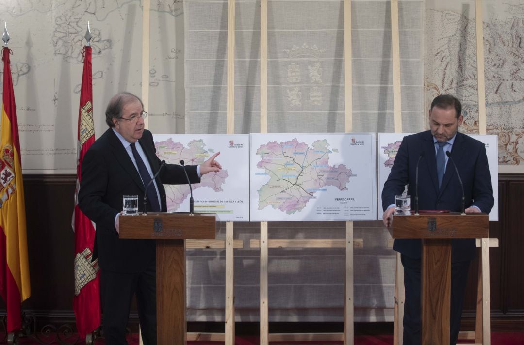 Juan Vicente Herrera y José Luis Ábalos tras la reunión de este miércoles