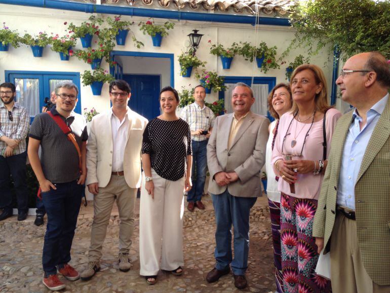 Auroridades durante la inauguración del Centro de Recepción de los Patios en la Calle Trueque, 4