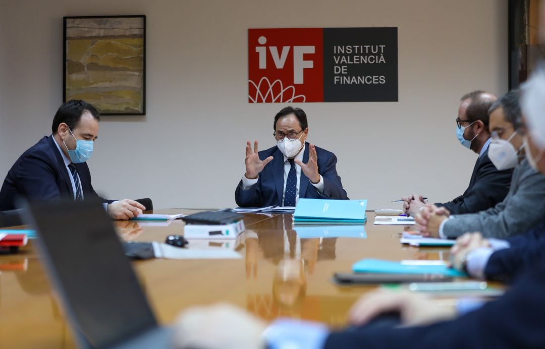 El conseller de Hacienda, Vicent Soler, y el director del IVF, Manuel Illueca