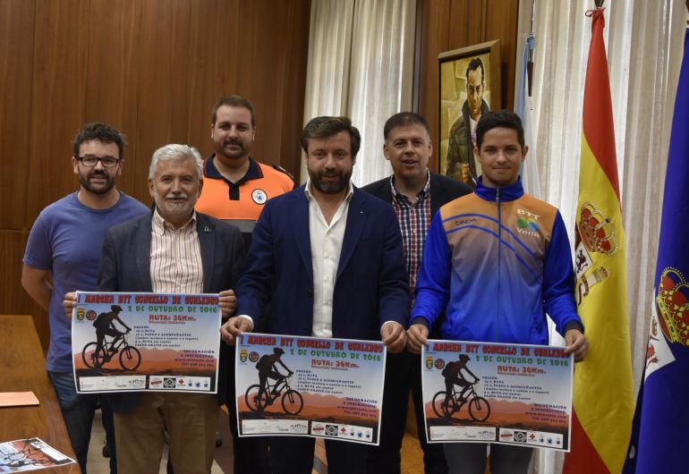 Presentación da Primera Marcha de BTT Concello de Cualedro, que se disputará o vindeiro domingo 2 de outubro. Rosendo Luis Fernández, vicepresidente da Deputación, Bernardino González,Rosponsable deportes Deputación, Luciano Rivero, Alcalde de Cualedro, c