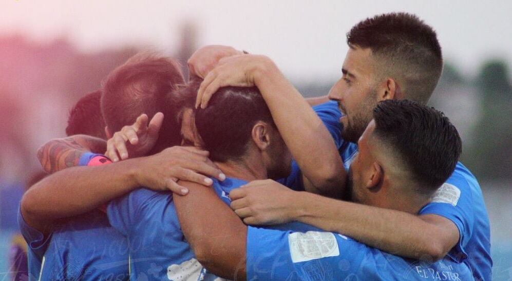 La Arandina hace piña tras uno de los goles en el reciente encuentro ante el Cristo Atlético durante la pretemporada