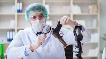 ¿A qué se dedica realmente un forense?