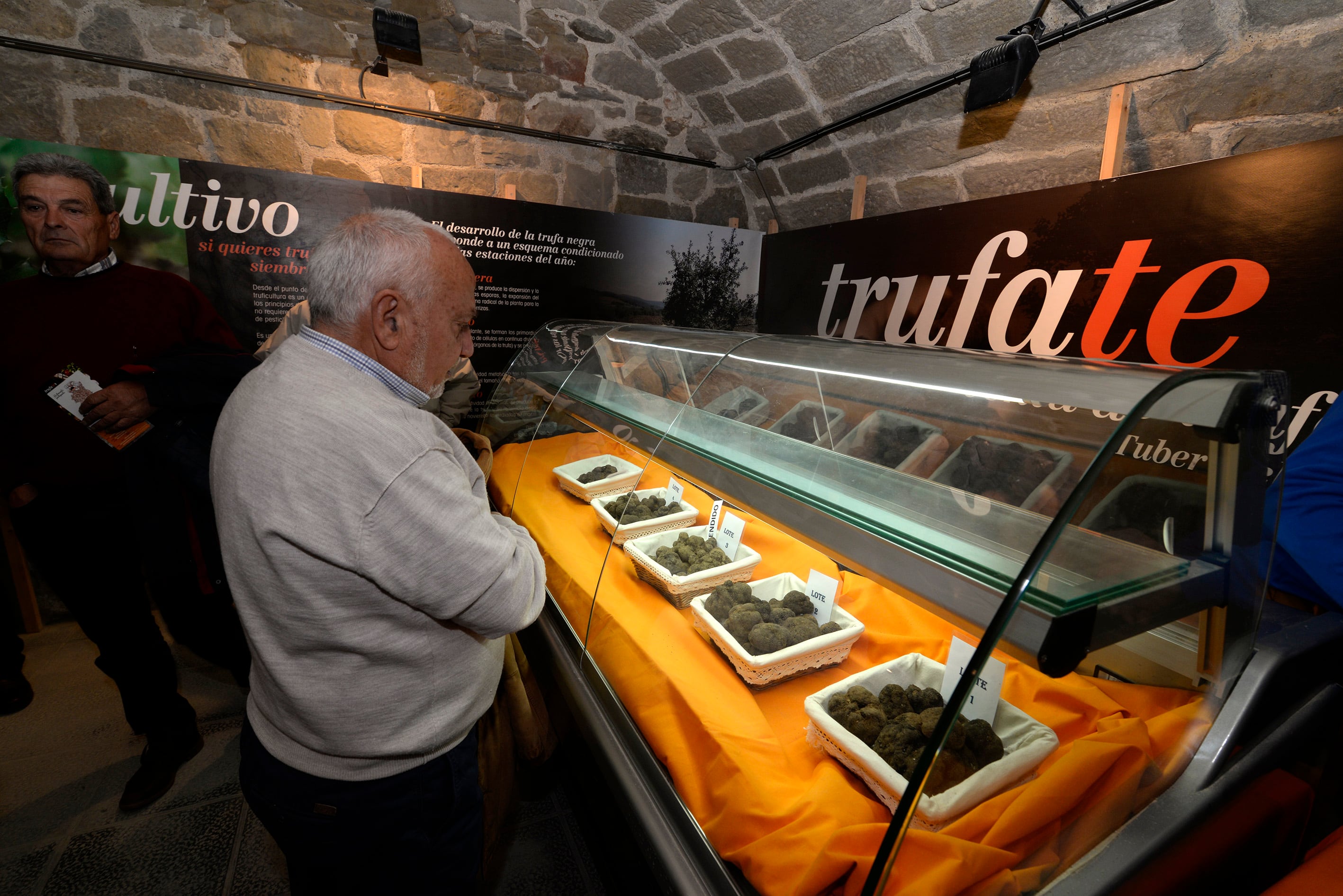 Trufas expuestas en el mercado de Graus