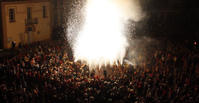 Un dels actes pirotècnics de l'Aquelarre 2016.