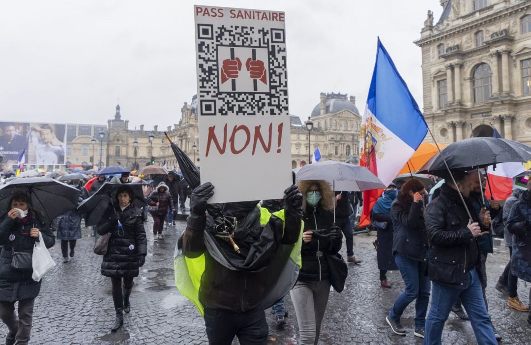 Manifestación contra las restricciones por el coronavirus en París