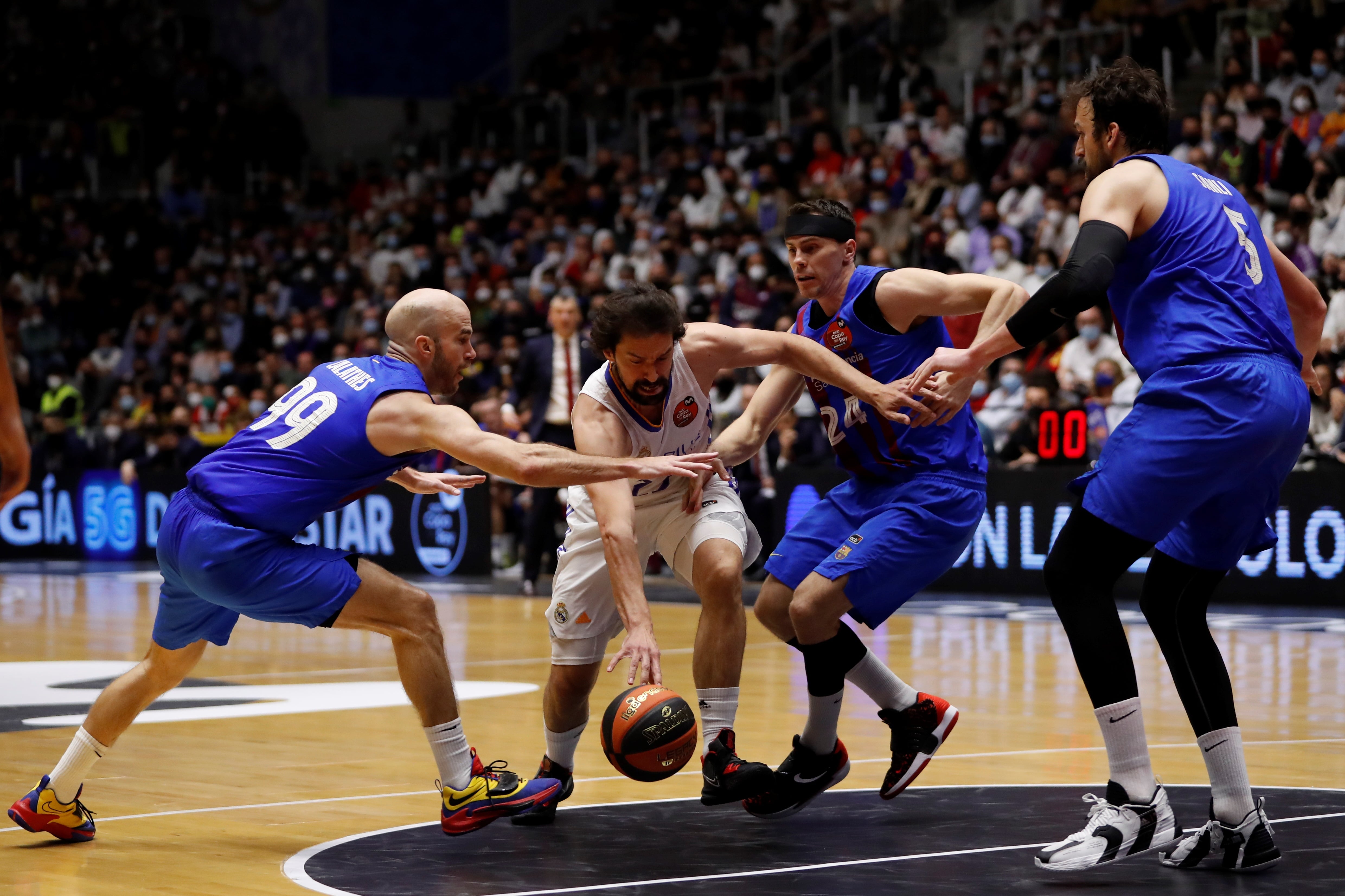 Real Madrid y Barcelona se enfrentan en semifinales de Euroliga. EFE/Jorge Zapata