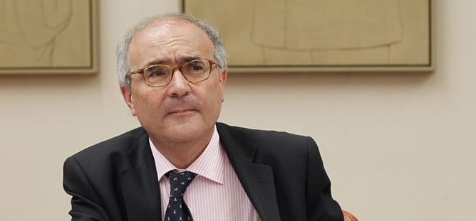 El director del Centro de Estudios Políticos y Constitucionales, Benigno Pendás, durante su comparecencia hoy en la Comisión Constitucional del Congreso de los Diputados, que acoge las primeras comparecencias para estudiar medidas en favor de la regenerac