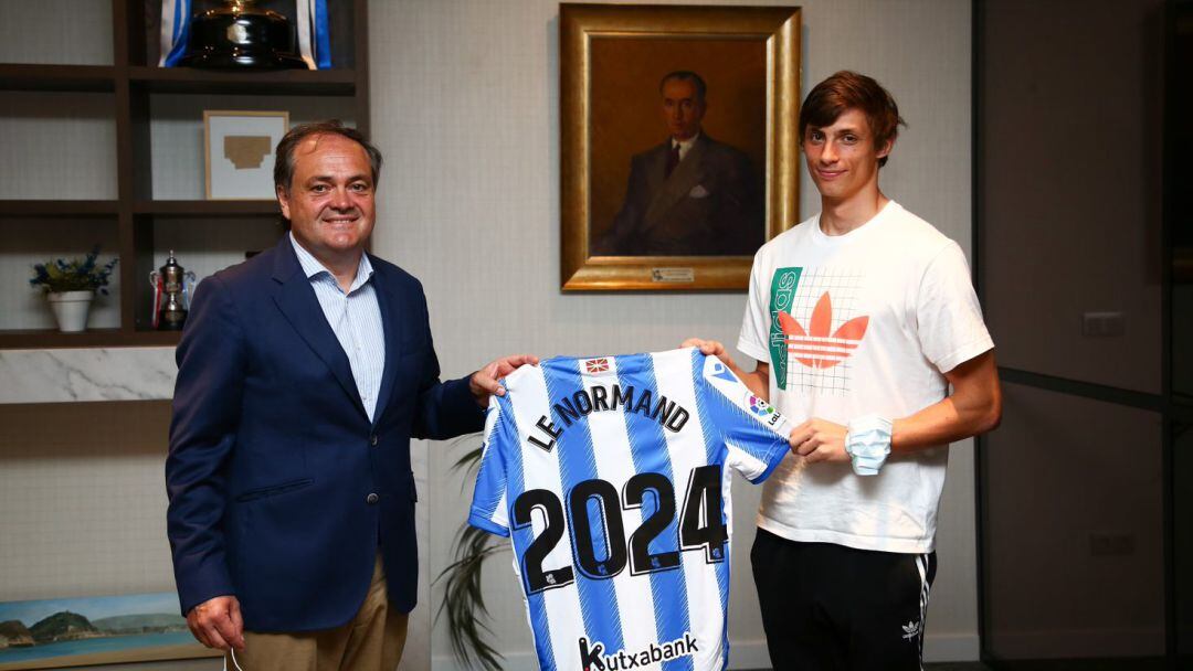 Aperribay posa con el recientemente renovado Robin Le Normand