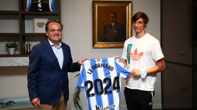 Aperribay posa con el recientemente renovado Robin Le Normand