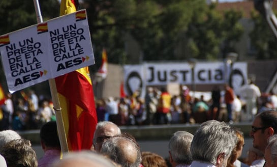 Miles de personas se han concentrado en la madrileña Plaza de Colón para protestar contra la sentencia del Tribunal de Estrasburgo que anula la doctrina Parot.