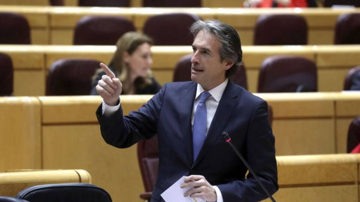 El ministro acusa al alcalde de jugar con la seguridad y Cuenca le "pide que se explique aquí"