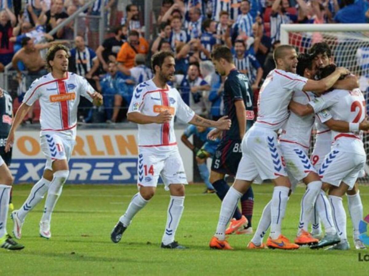 El Alavés comienza arrasando y acaba sufriendo