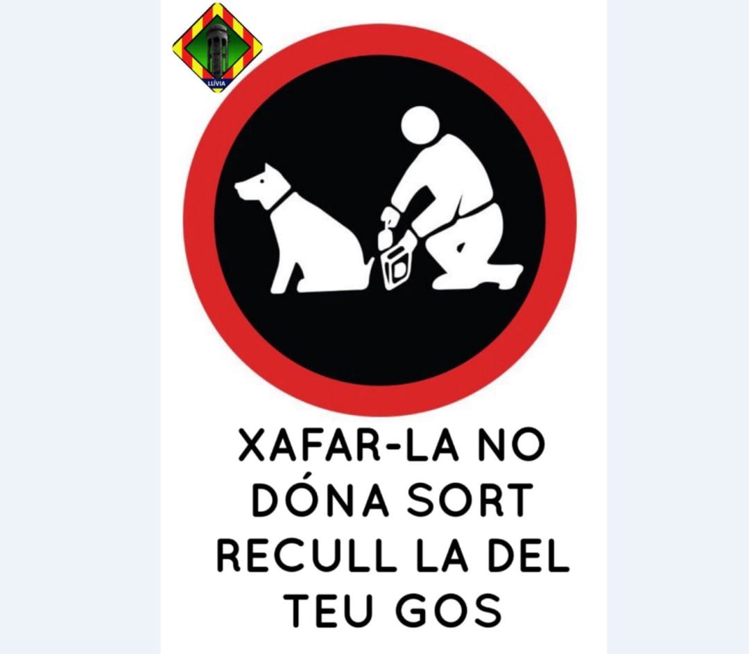 Cartells distribuïts per tot el barri.