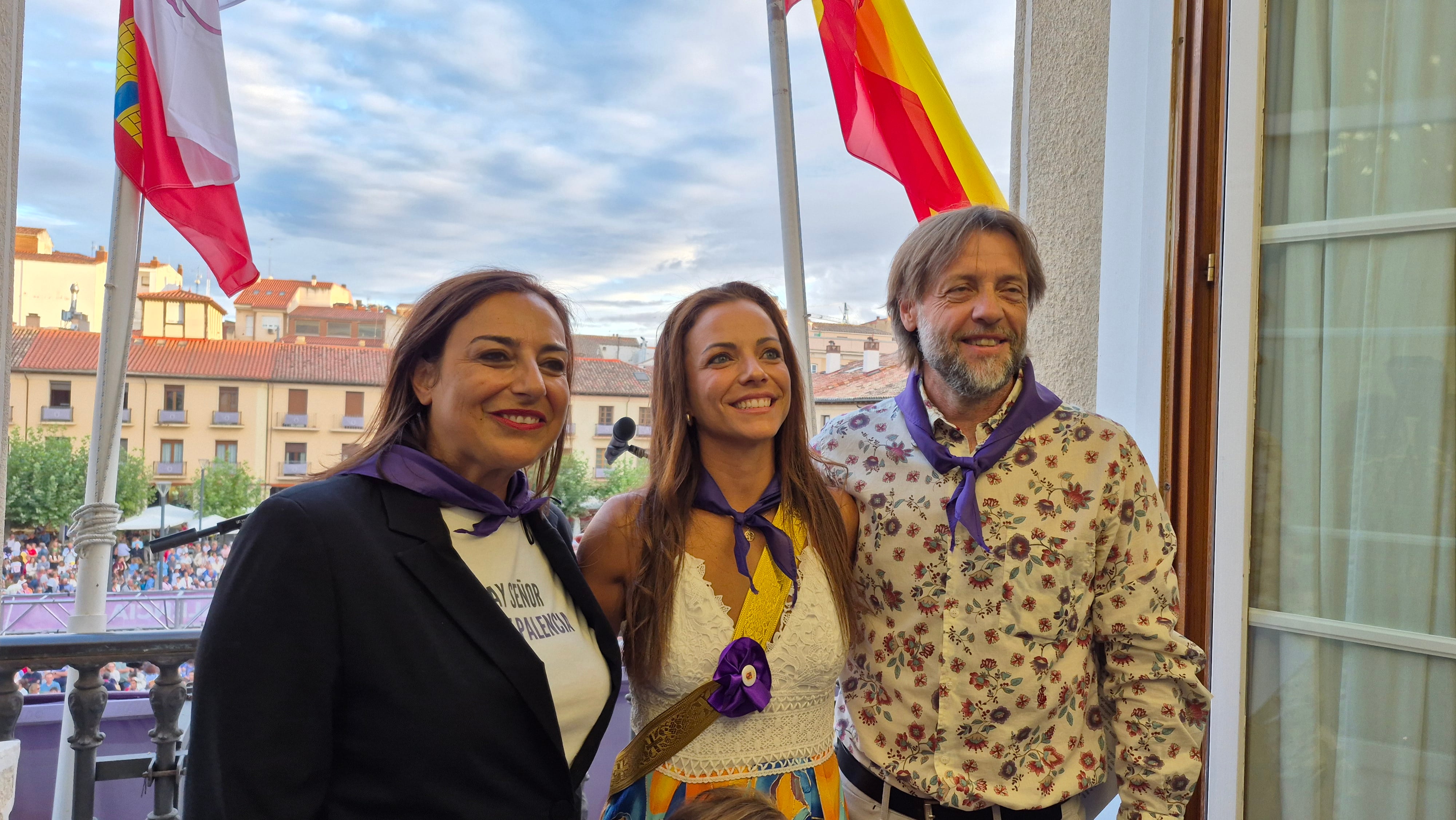 La alcaldesa de Palencia, Miriam Andrés, Marta Huerta de Aza, pregonera de San Antolín y Fran Fernández, concejal de Fiestas del Ayuntamiento de Palencia