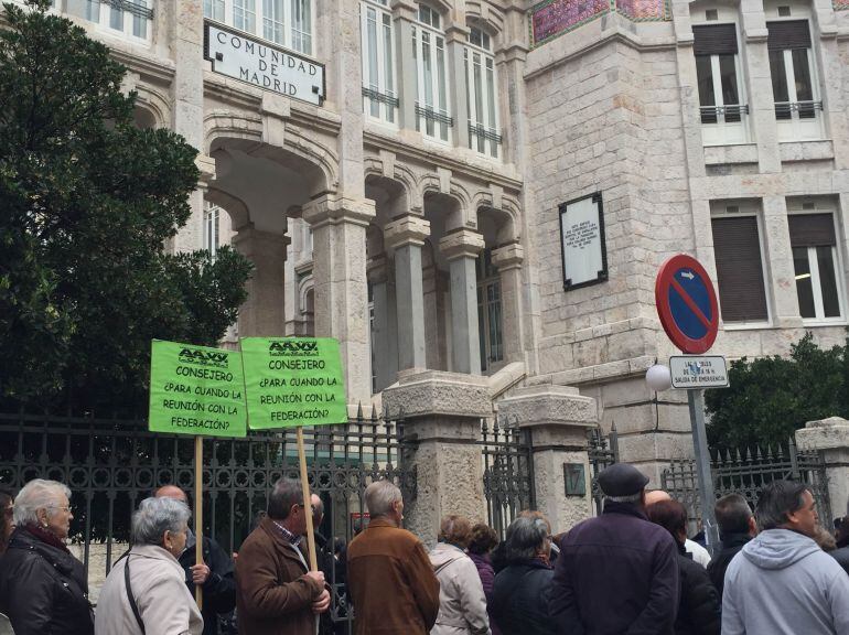 Protesta de los vecinos de San Fernando de Henares 