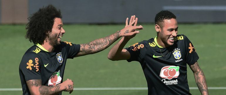 Marcelo y Neymar durante un entrenamiento con Brasil 