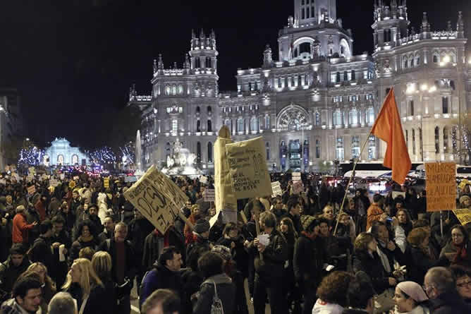 La &#039;cabalgata indignada&#039; reúne a más de 3.000 personas