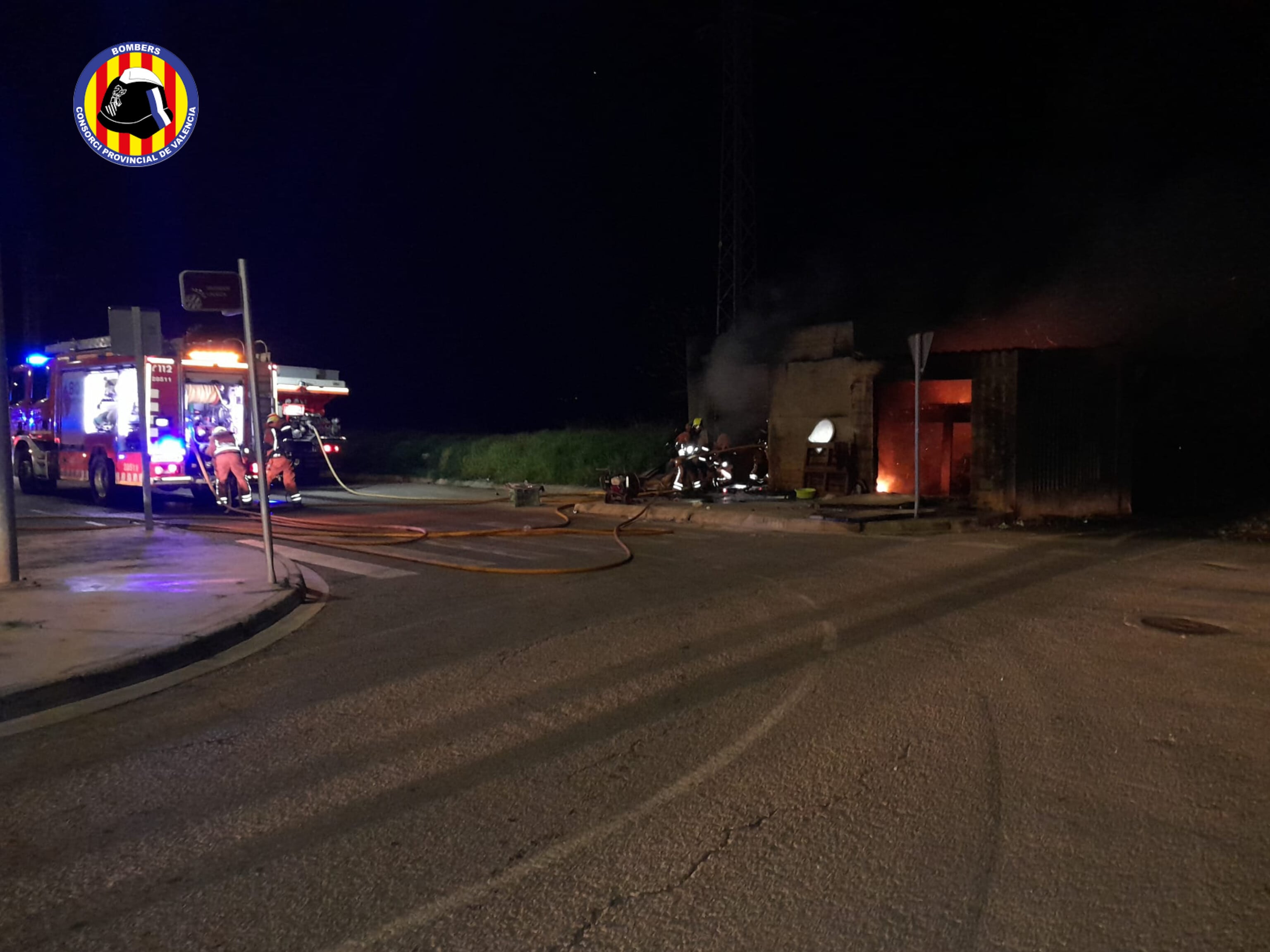 Actuación del Consorcio Provincial de Bomberos de Valencia en una caseta de Alzira