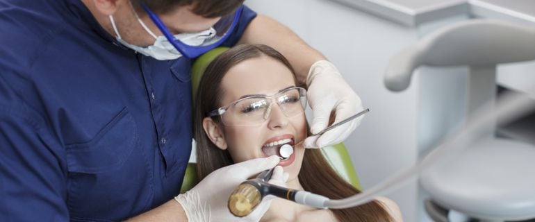 Los dentistas y odontólogos se pronuncían sobre este problemas de clínicas dentales.