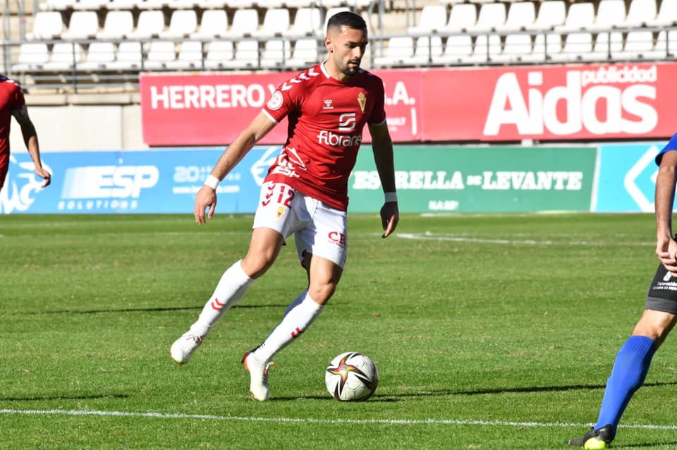 Alberto López en un partido con el Real Murcia