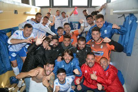 Celebrando la victoria en el vestuario