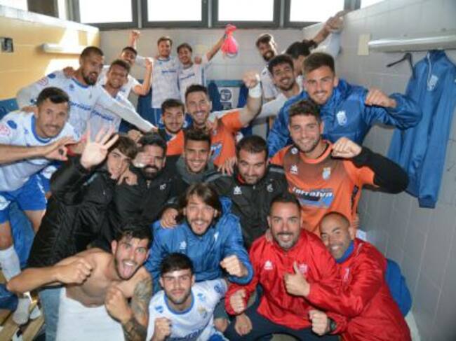 Celebrando la victoria en el vestuario