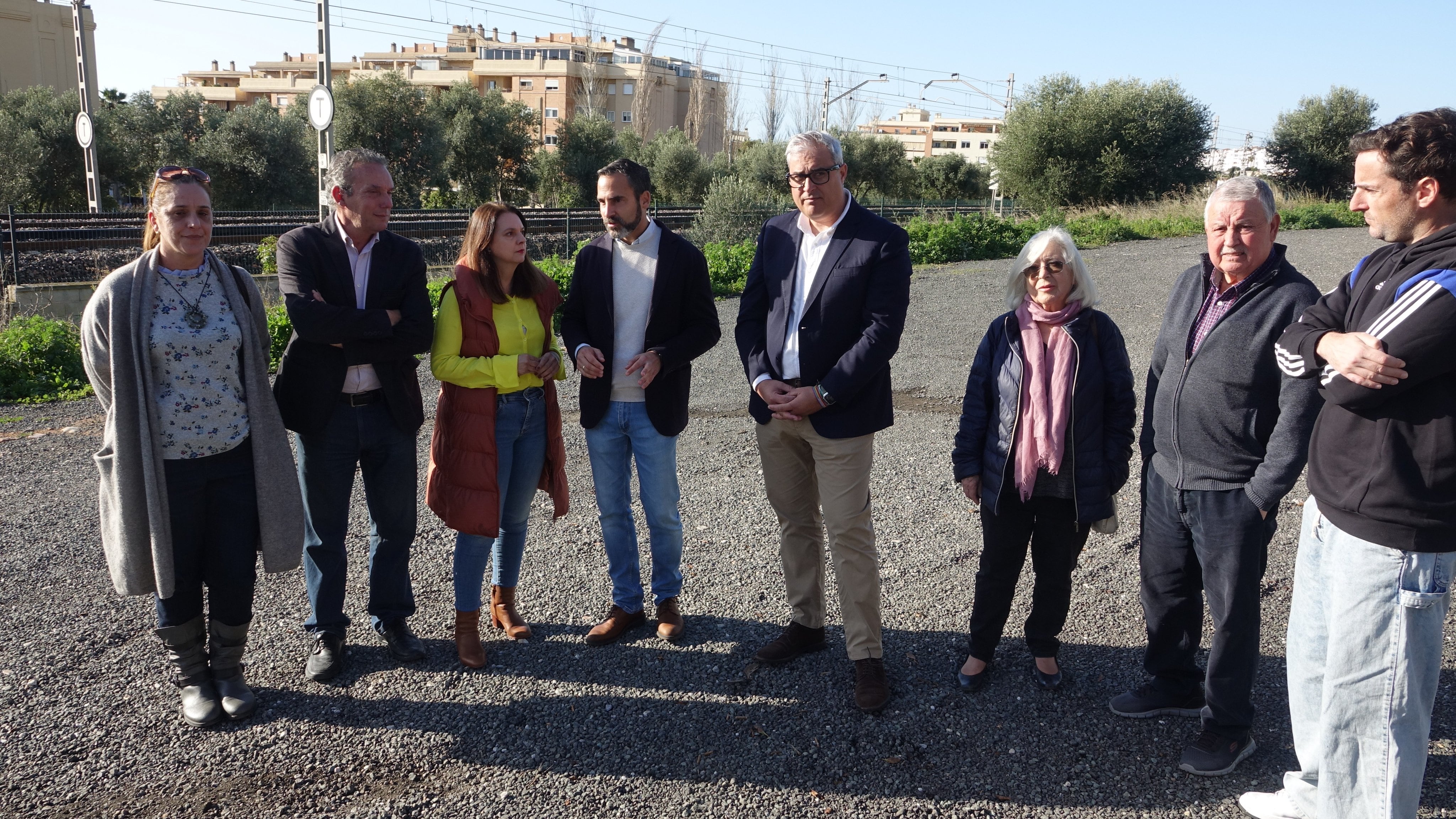 El secretario provincial del PSOE, Daniel Pérez, junto con dirigentes y concejales socialistas este miércoles en Torremolinos