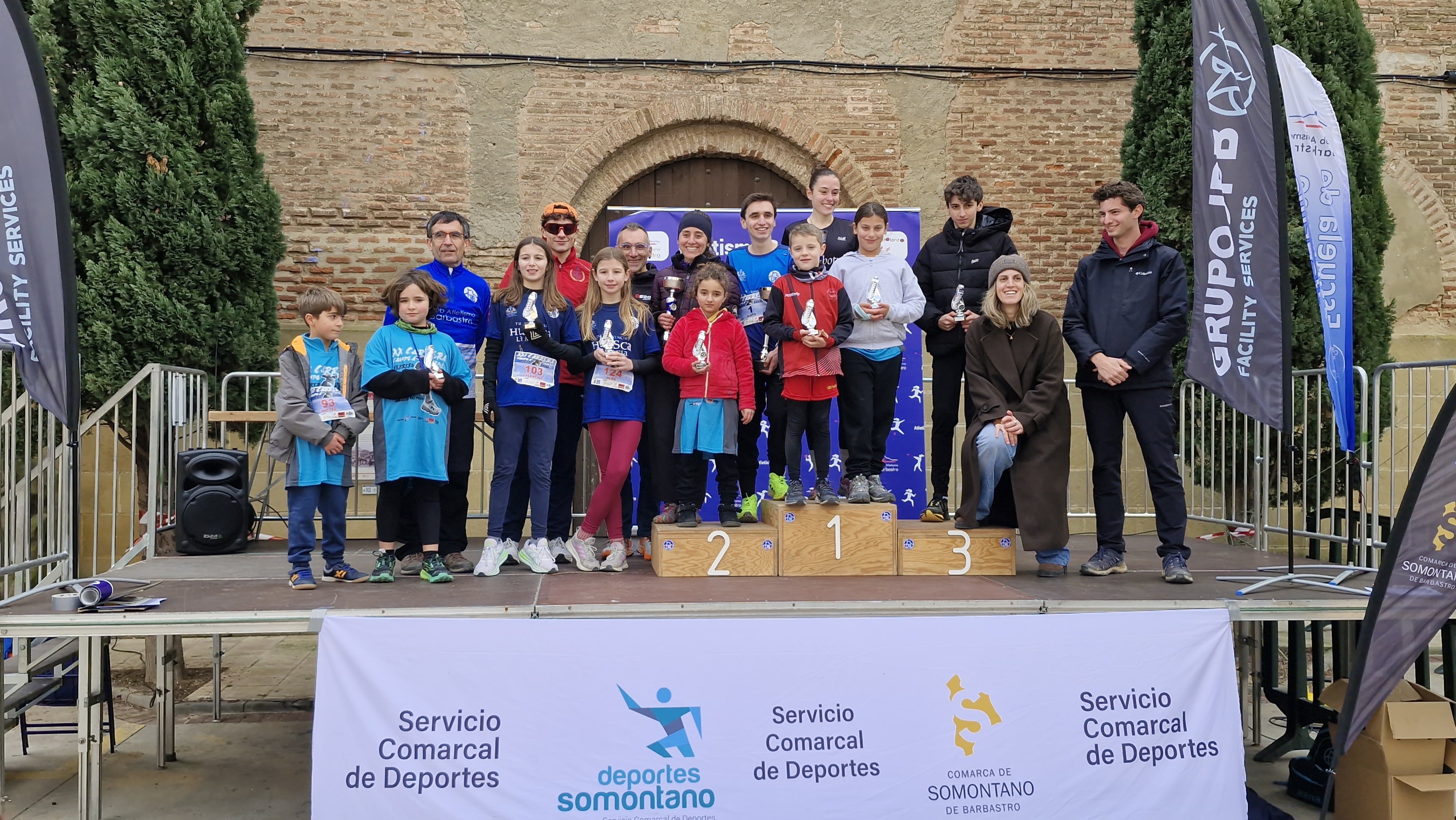 Foto de familia de los ganadores en las distintas categorías