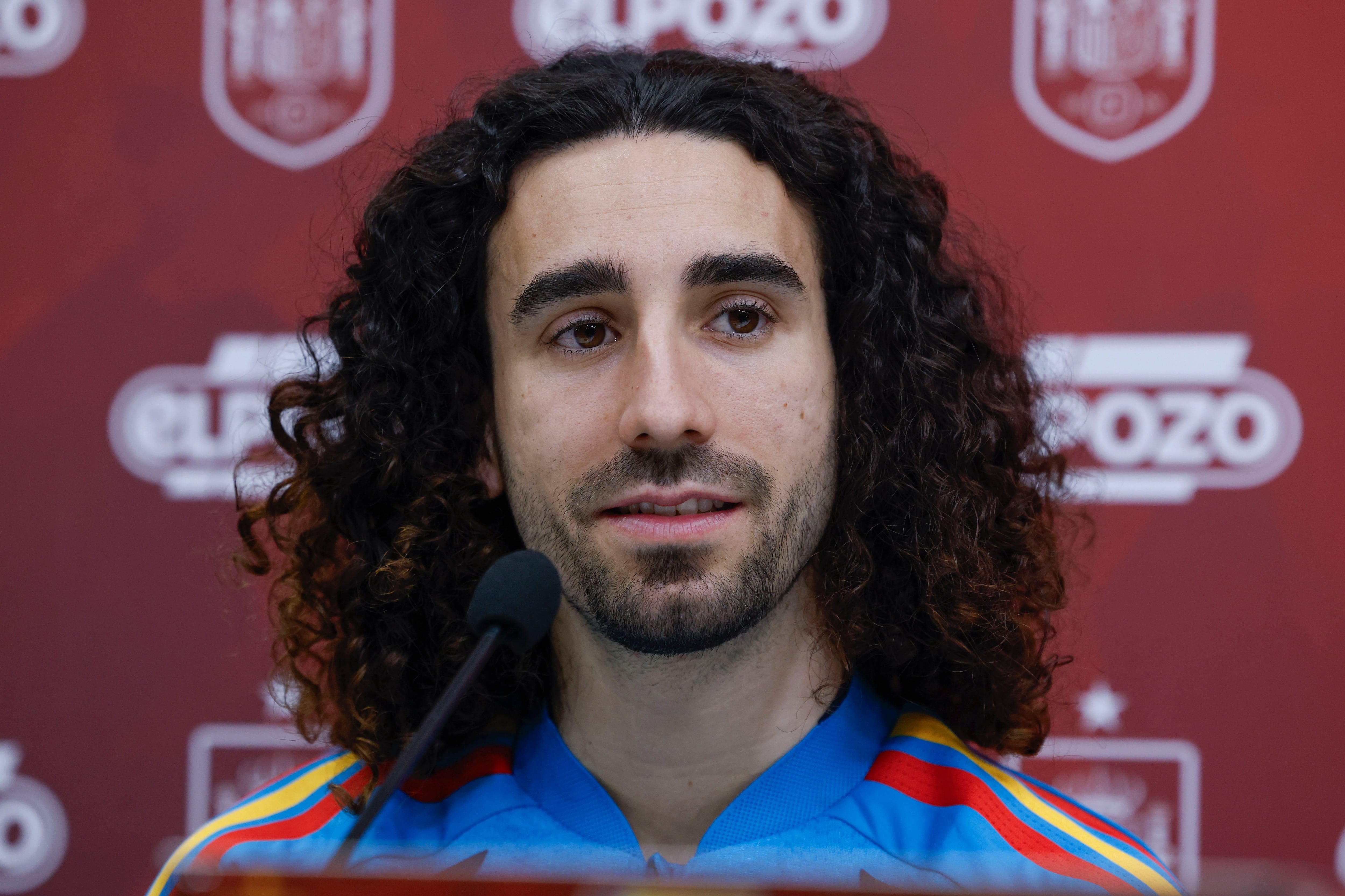 El defensa de la selección española Marc Cucurella durante un acto promocional de la selección tras el entrenamiento del equipo en la Ciudad del Fútbol de Las Rozas