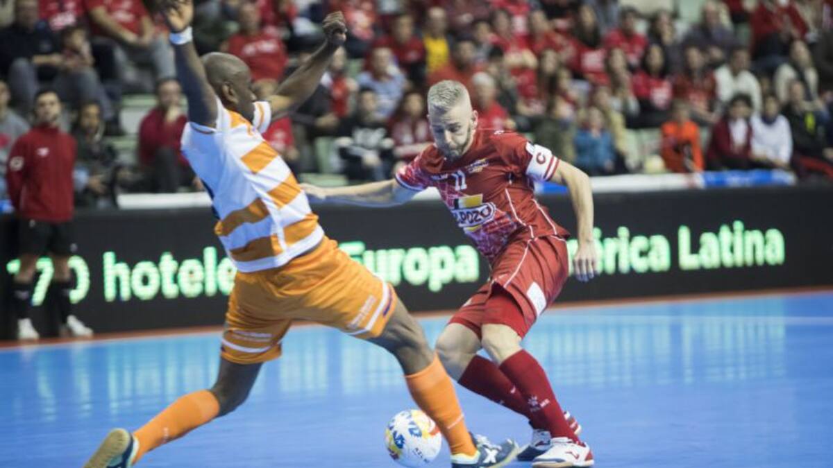 ElPozo levanta al Plásticos Romero tres goles y se lleva un derbi vibrante (7-4)