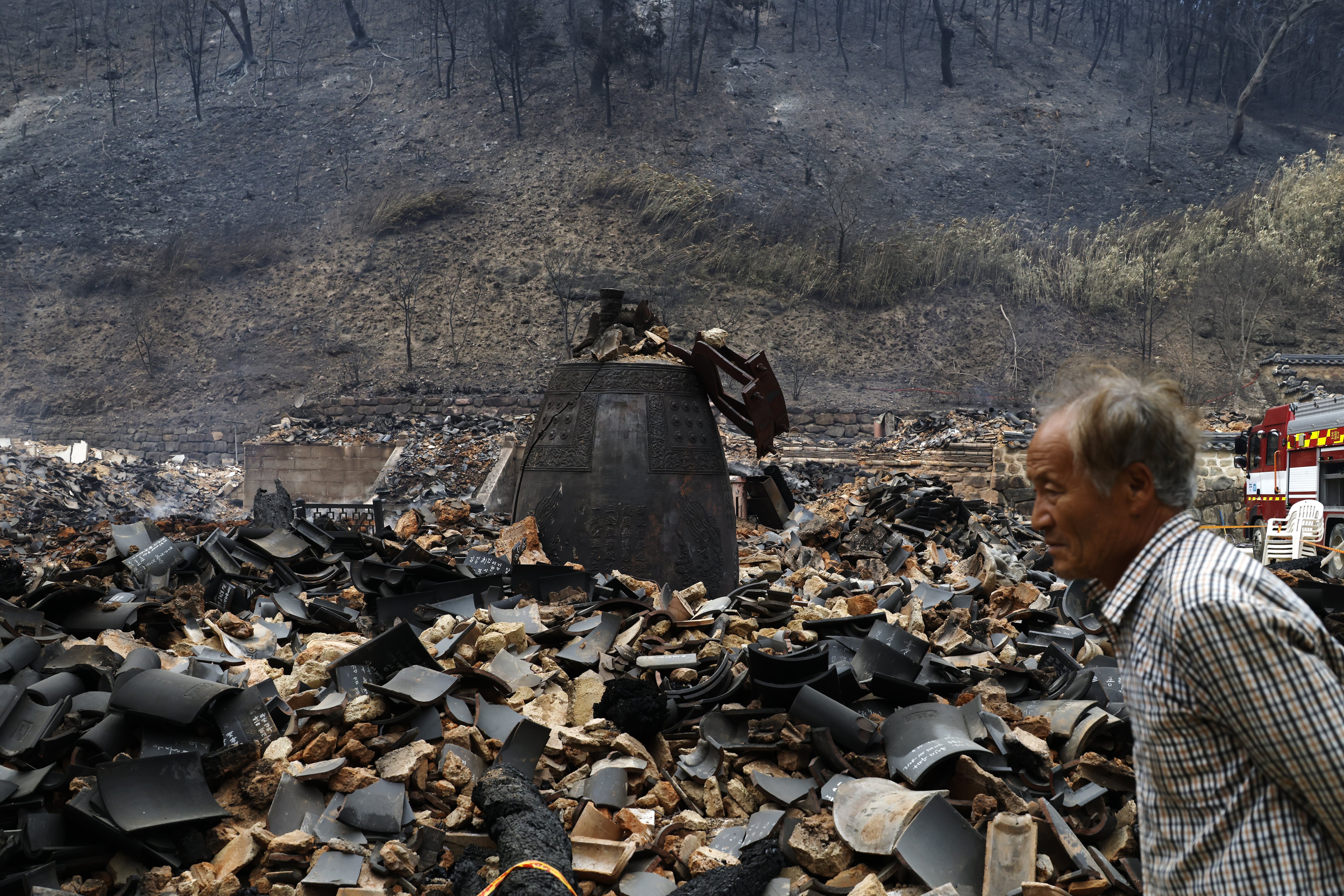 Efectos de los devastadores incendios.  EFE/EPA/JEON HEON-KYUN