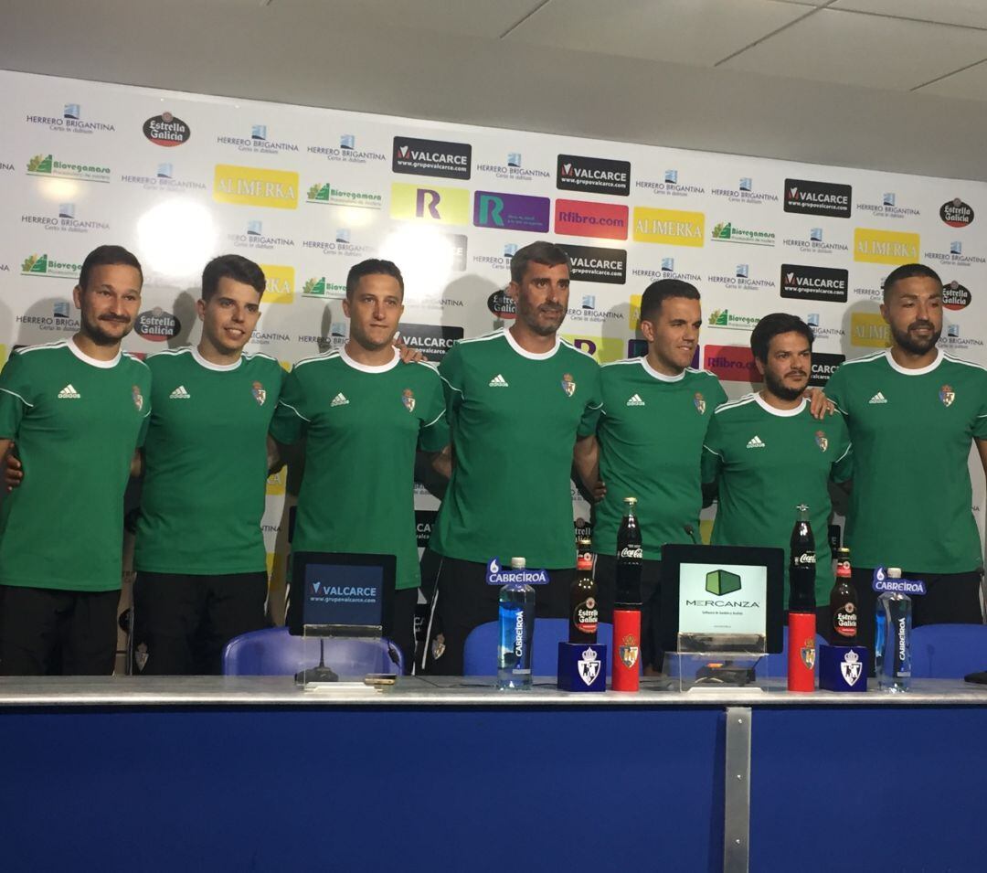 El cuerpo técnico de la Deportiva.