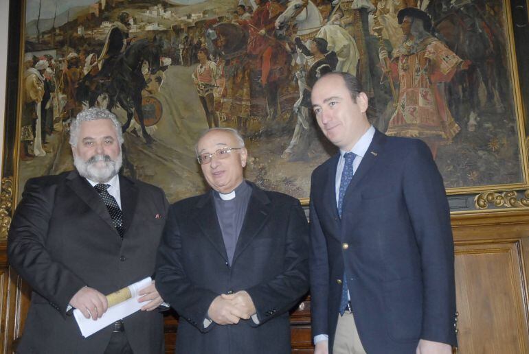 El presidente de la Academia de Bellas Artes de Granada, el capellán real de Granada y el concejal de Cultura de Granada han presentado los actos con los que Granada conmemorará el V centenario de la muerte de Fernando el Católico