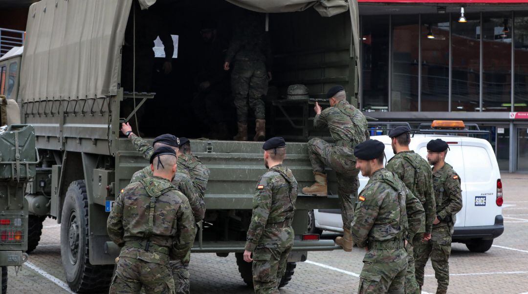 Militares españoles movilizados tras decretarse el estado de alarma a raíz de la crisis del coronavirus.