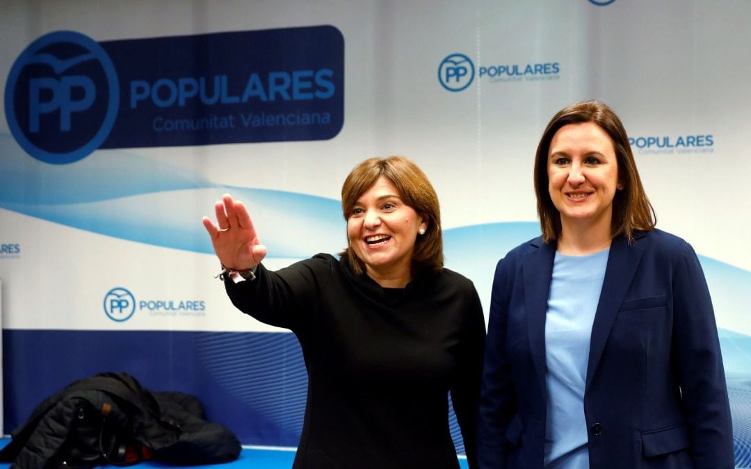 La candidata del PP a la Alcaldía de València, María José Català, junto a la presidenta regional del partido y candidata a la presidencia de la Generalitat, Isabel Bonig