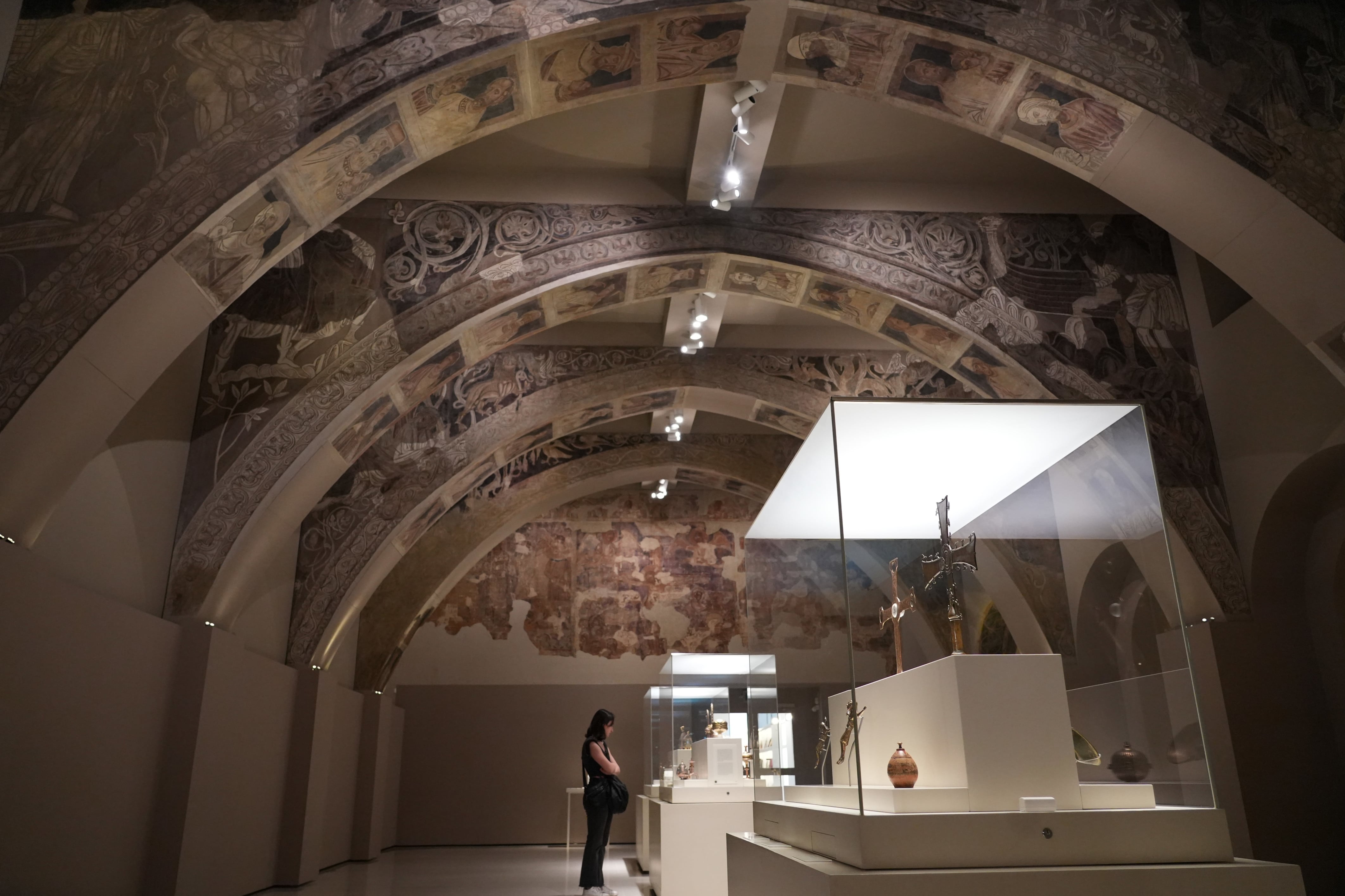 La sala on es troben les pintures murals de Sixena exposades al MNAC, a Barcelona