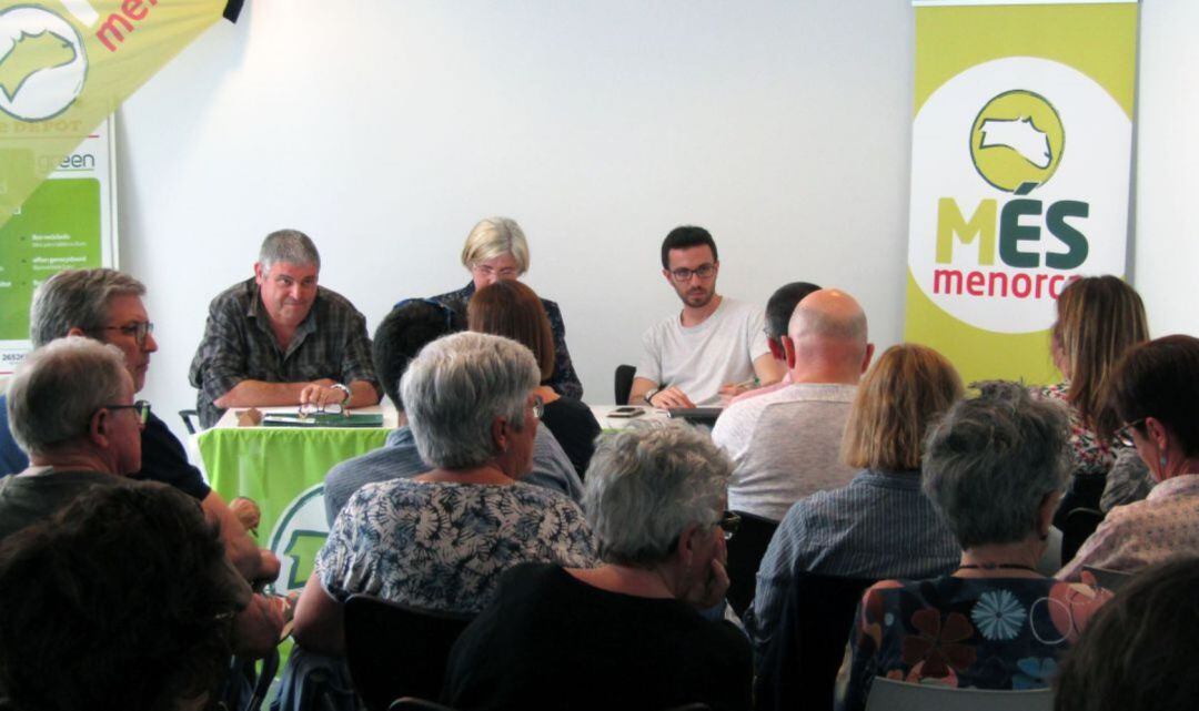 L&#039;assemblea de Més ha donat llum verda a seguir negociant amb PSOE i Podem però sense renunciar a la presidència del Consell.