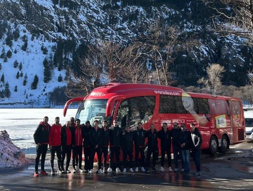 La plantilla del Bada Huesca en el Balneario de Panticosa