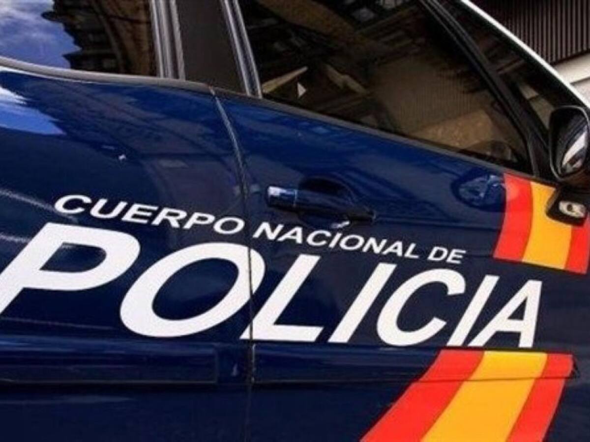 Detenidos un individuo, con numerosos antecedentes, y su pareja tras forzar un coche