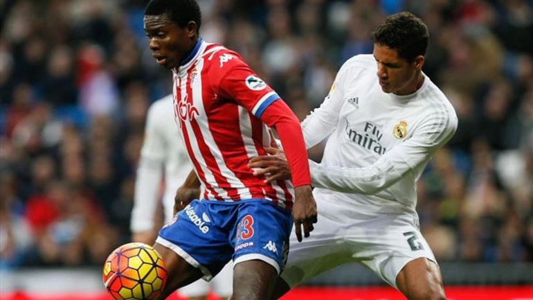 Ndi emparejado con Varane en un partido entre el Sporting y el Real Madrid.