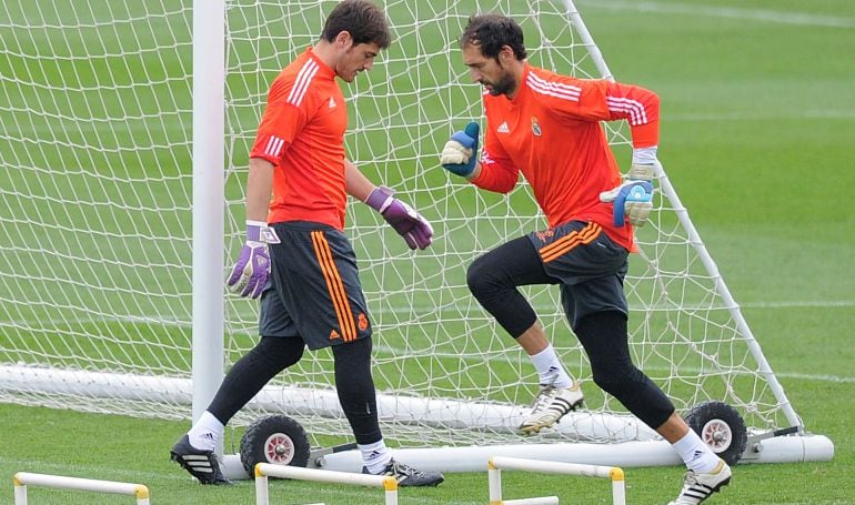 Diego López y Casillas calentando en Valdebebas en 2013