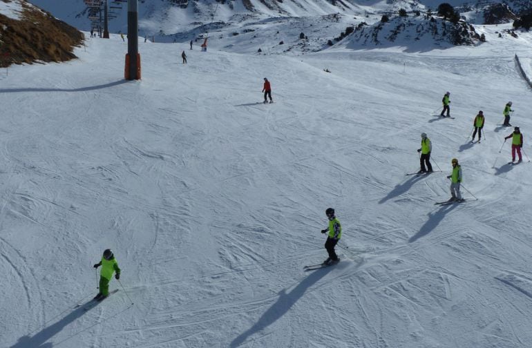 El Govern no es replanteja l'esquí escolar que continuarà com a activitat obligatòria.