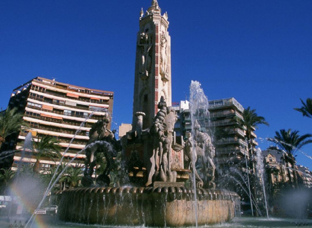 Monumento de Bañuls en la plaza Los Luceros