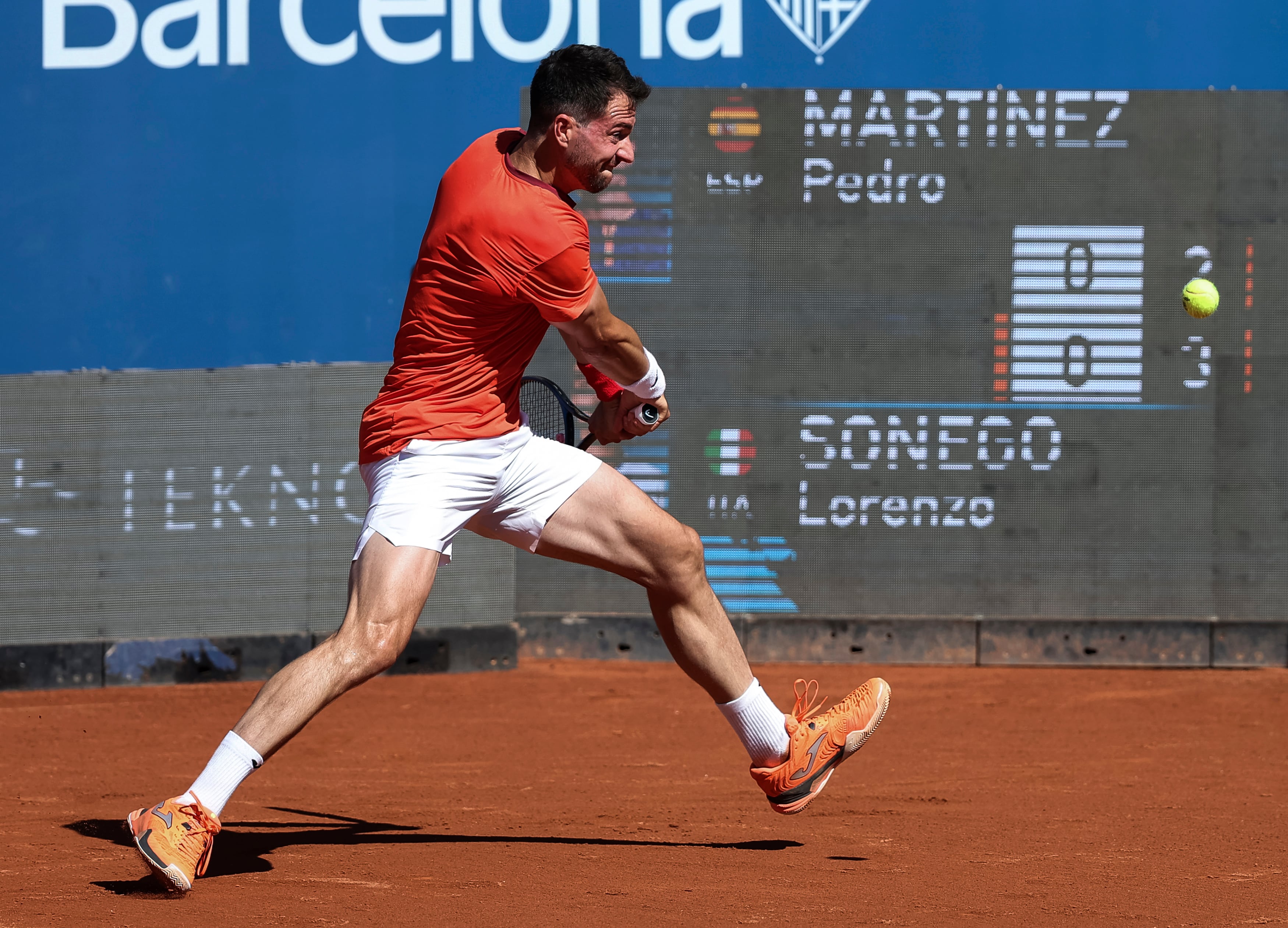 Pedro Martínez, durante su partido ante Lorenzo Sonego en el Conde de Godó