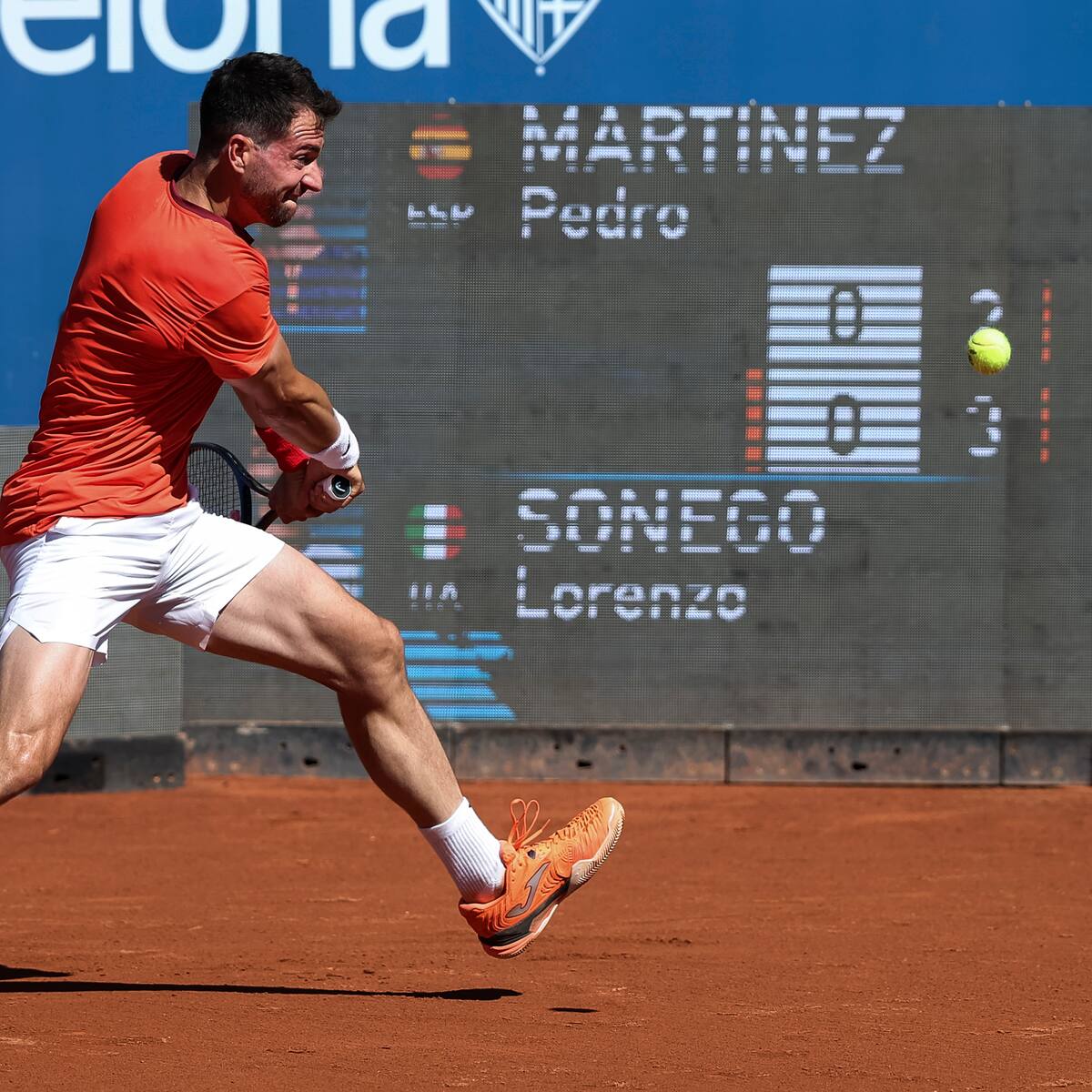 Pedro Martínez se despide con honores del Godó tras caer en tres sets ante Sonego